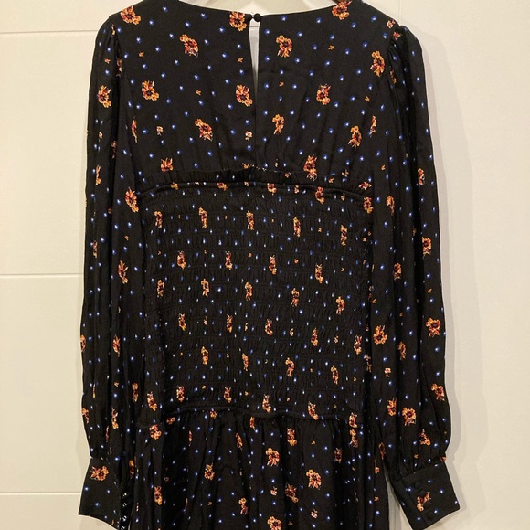 💕SOLD💖Free People Womens Medium “Two Faces” Black Floral Smocked Long Sleeve - Picture 4 of 8